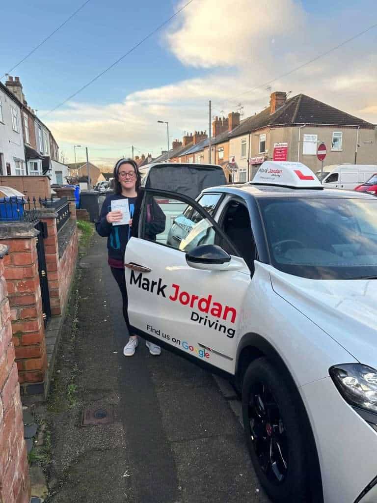 driving-instructors-in-Burton-on-trent-Lucy-passes-driving-test